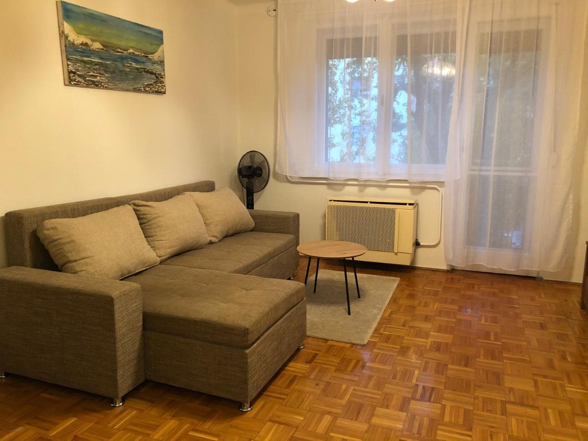 Karman Apartman - 2 Bedroom Entire Flat In The Center Jaszbereny Exterior photo